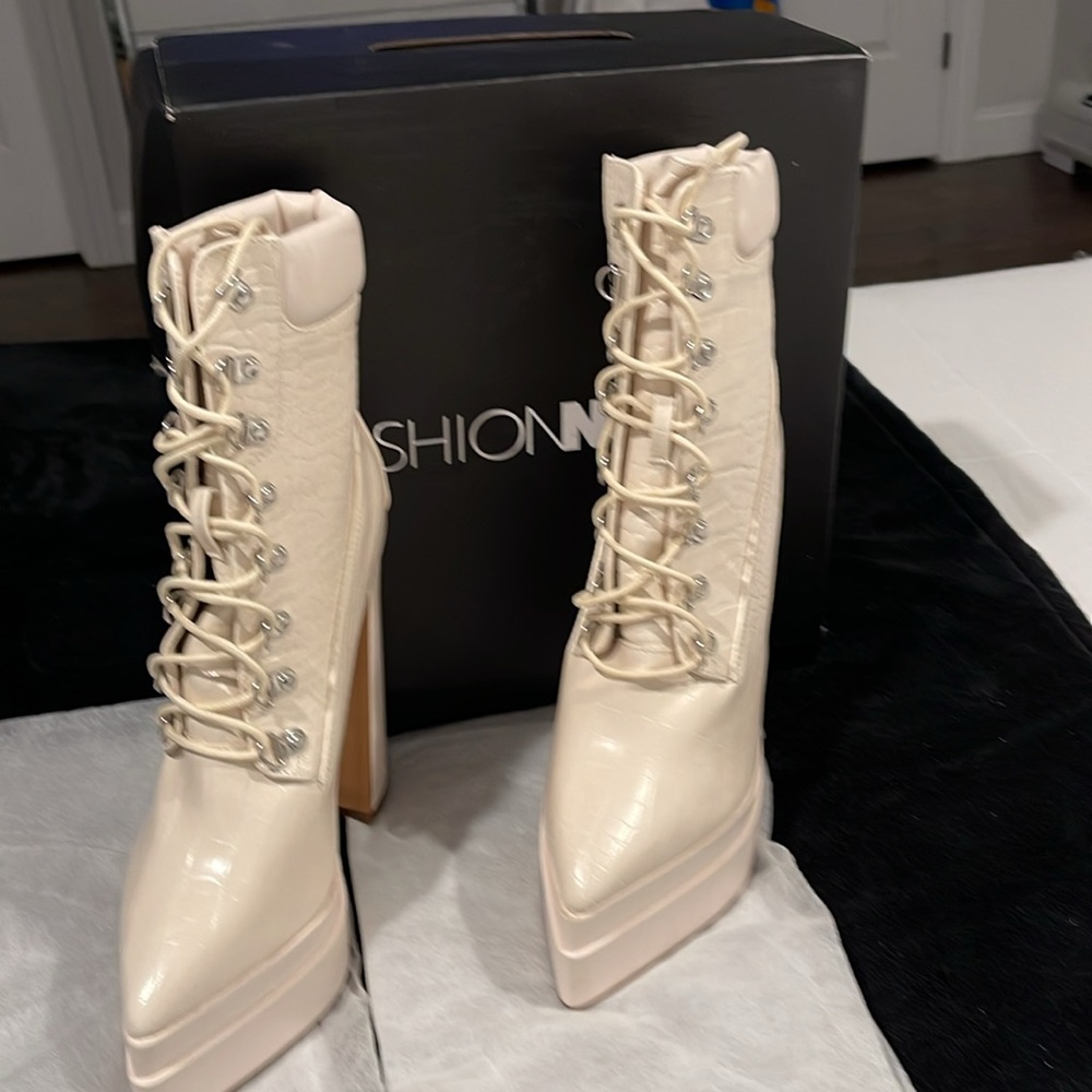 Brand new women cream color so fun and fabulous size 7/5 - Picture 4 of 7